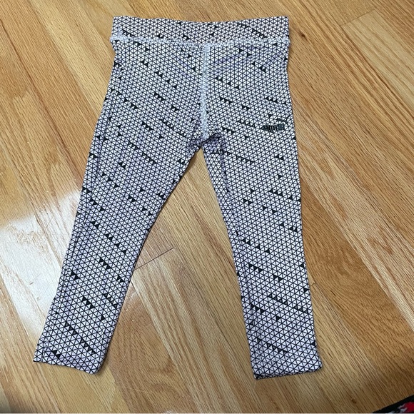 Puma light pink/black matching suit with zip up hooded top & thin leggings 24mos - Picture 4 of 13